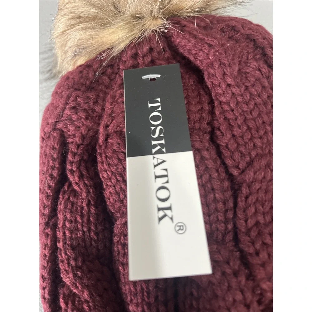TOSKATOK Ladies Chunky Soft Cable Knit Hat with Cozy Fleece Liner, Detachable Po